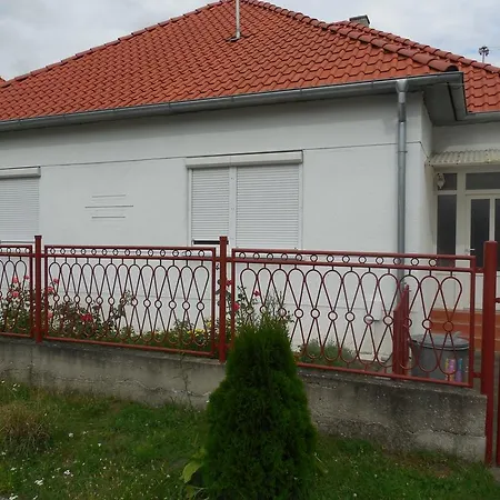 Prázdninový dům Dunaparti Haz